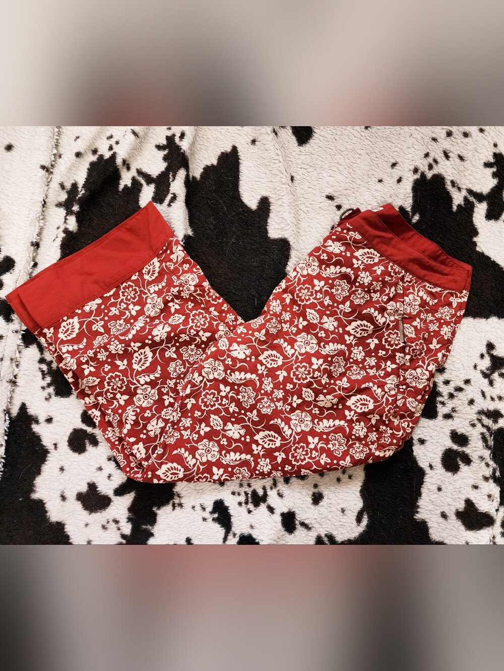 WOMEN'S 90'S/Y2K CAPRI PANTS - RED FLORAL